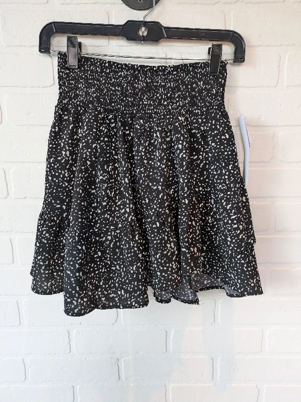 Skirt Mini & Short By Altard State In Black & White, Size: 4