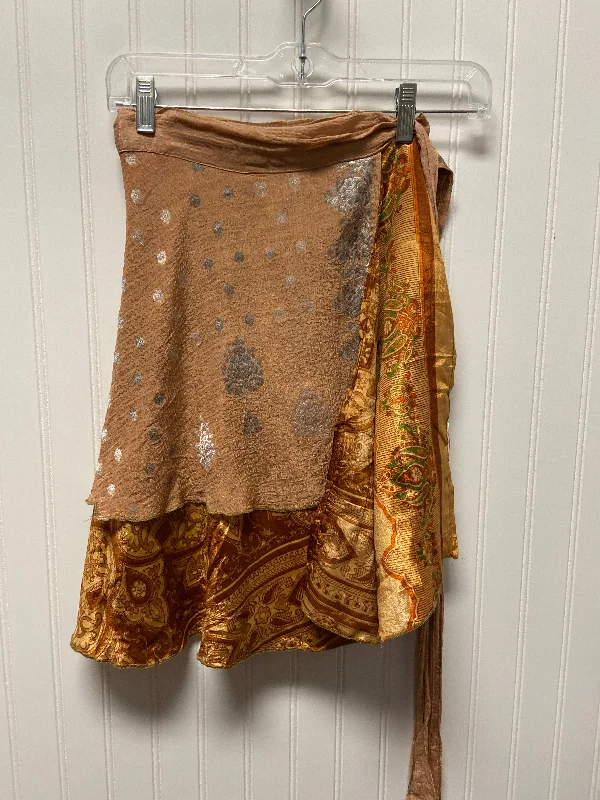 Skirt Mini & Short By Earthbound In Peach, Size: S